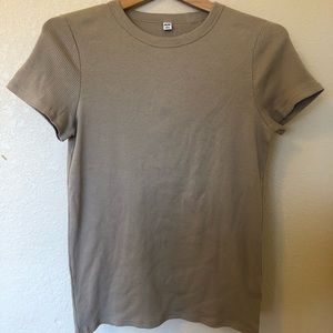 uniqlo TAN ribbed crewneck tee
